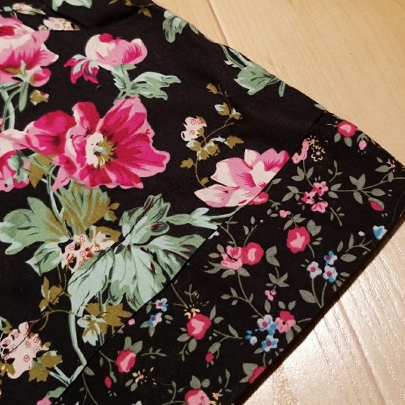 Black Flower skirt - Picture 7 of 7